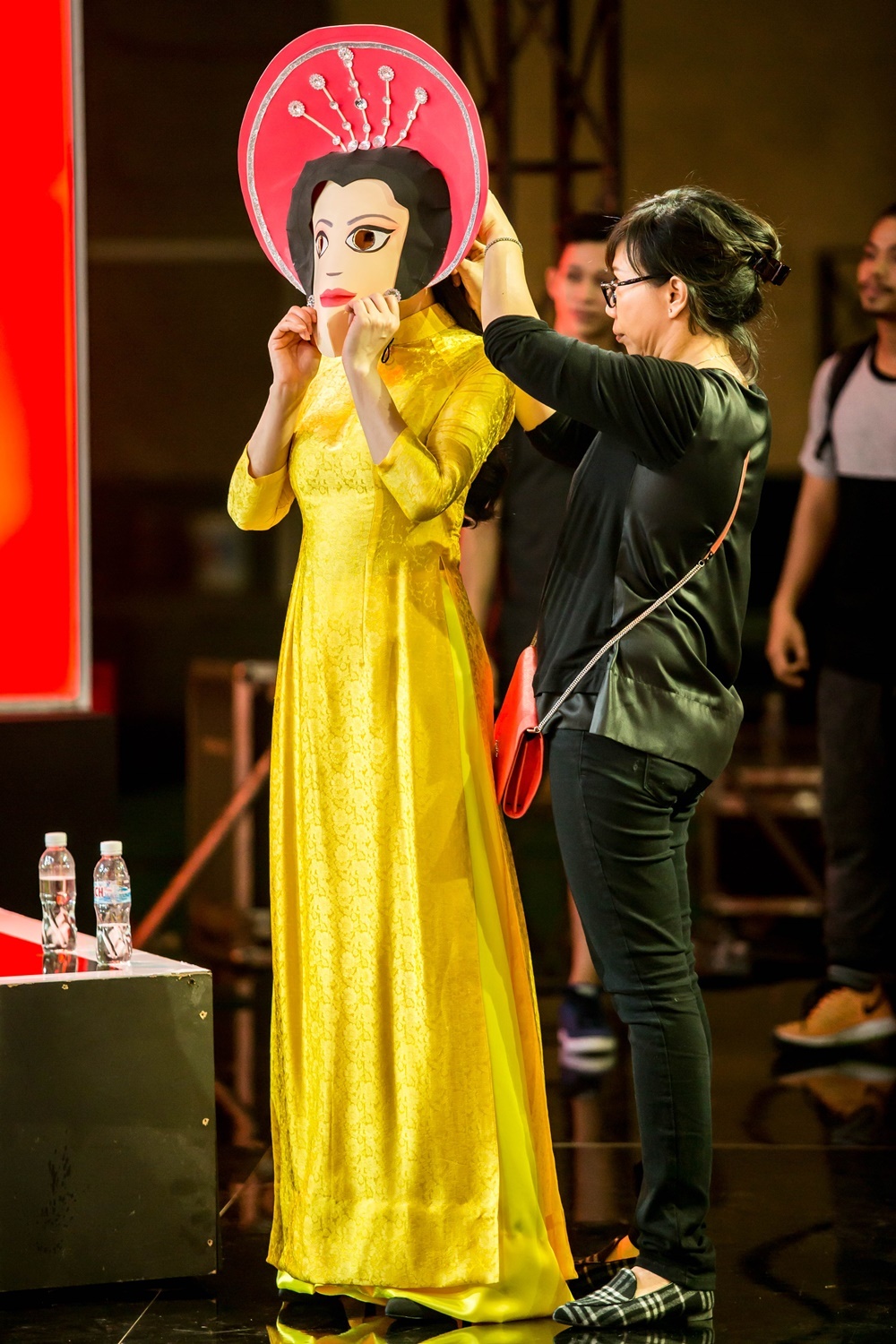 Ly Nha Ky lam kho Tran Thanh anh 7