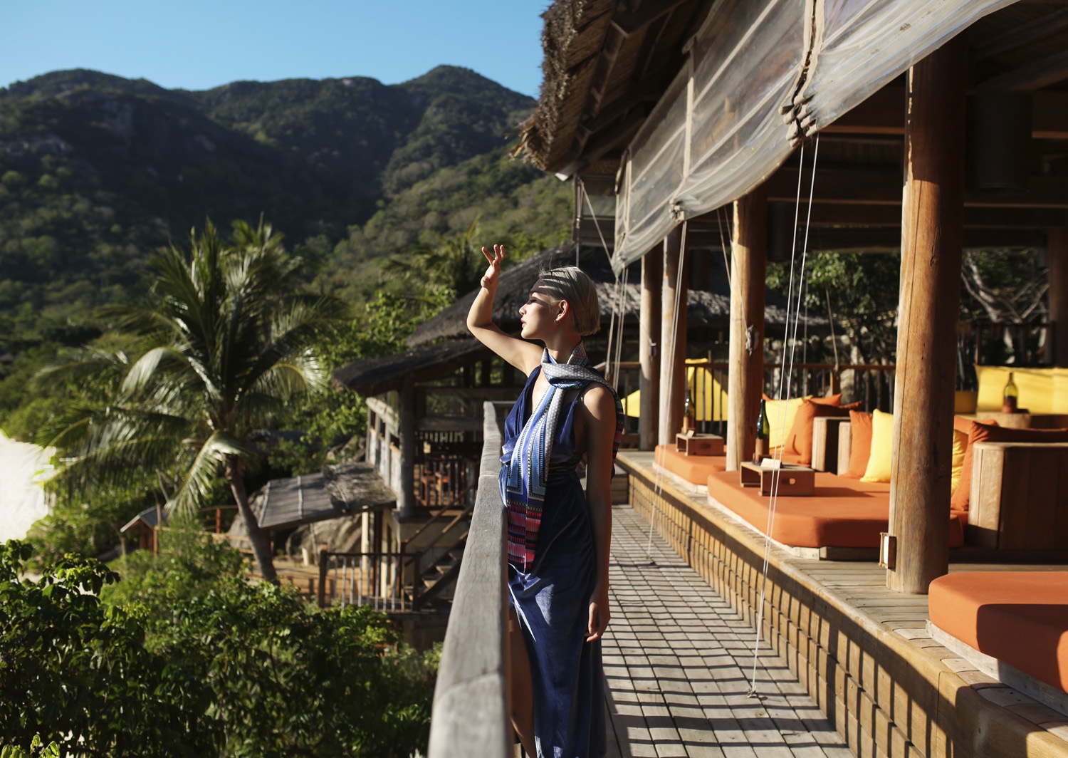 Hoc tro Pham Huong quyen ru duoi hoang hon anh 8