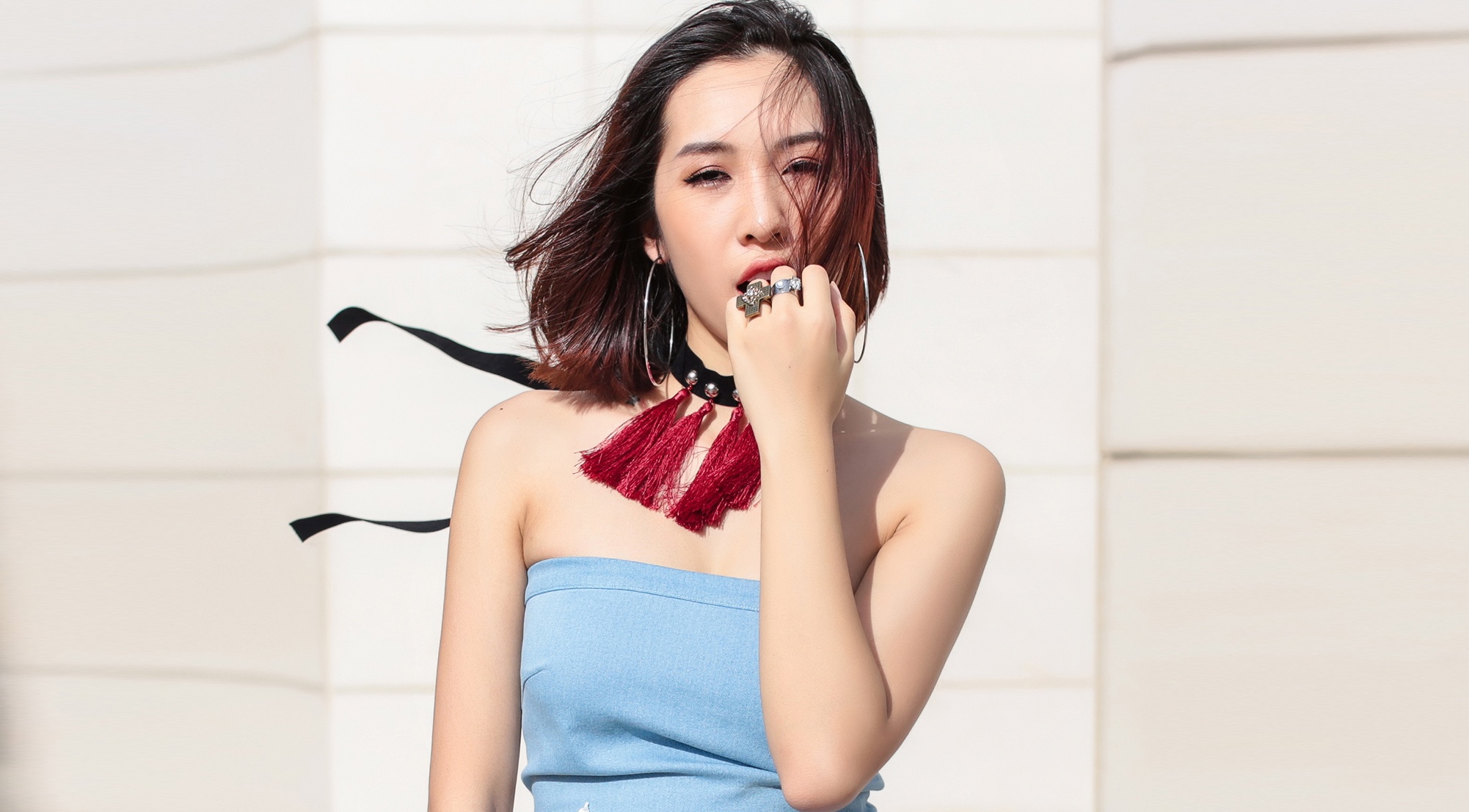 Emily ca tinh, Hanh Sino quyen ru tren duong pho Sai thanh hinh anh