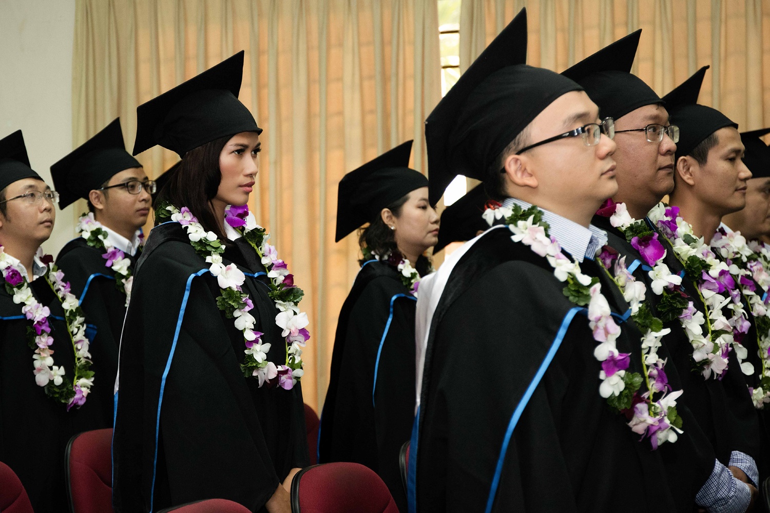 Chồng đại gia chúc mừng Trang Lạ nhận bằng thạc sĩ ảnh 7 Chong dai gia chuc mung Trang La nhan bang thac si anh 7