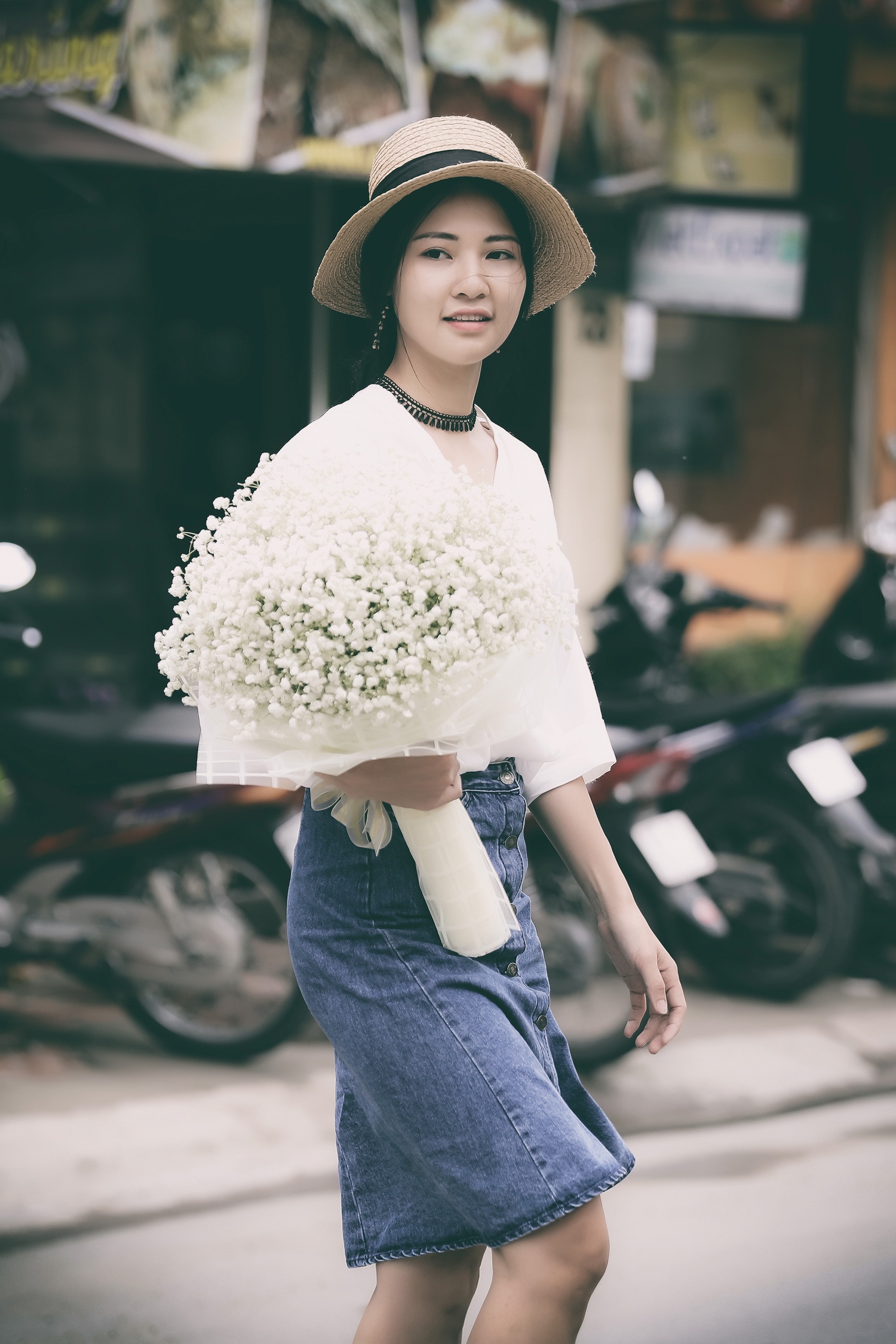 Tran Thi Quynh nhe nhang tren duong pho Sai thanh anh 5