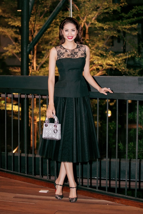 Ho Ngoc Ha,  Pham Huong vao top sao dep anh 3