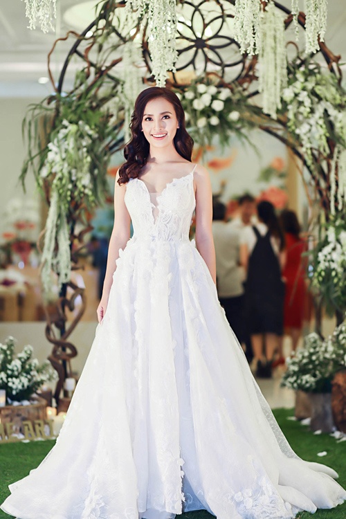 Ho Ngoc Ha,  Pham Huong vao top sao dep anh 7