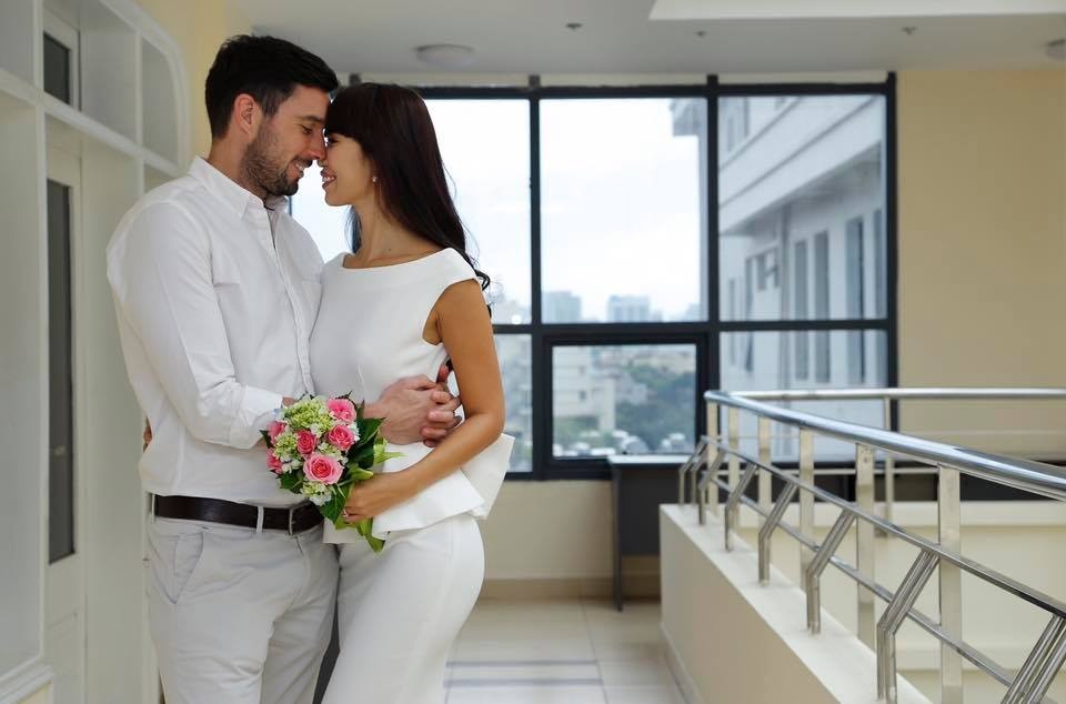 Ha Anh va chong Tay dang ky ket hon anh 1