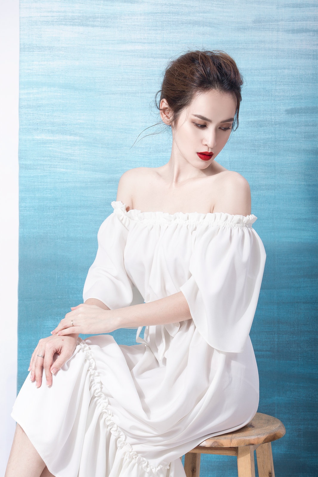 Tu Vi khoe hinh xam anh 4