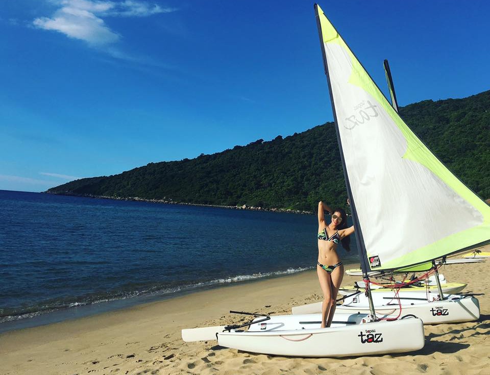 Pham Huong dien bikini anh 6