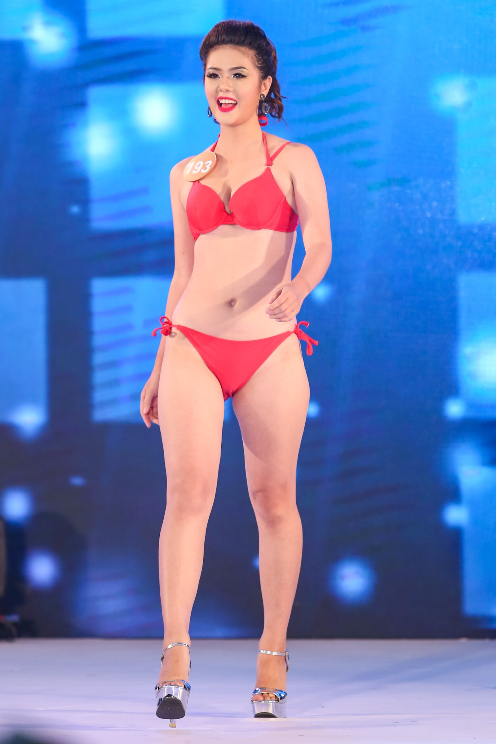 Nguoi dep hoa hau dien bikini nong bong anh 5