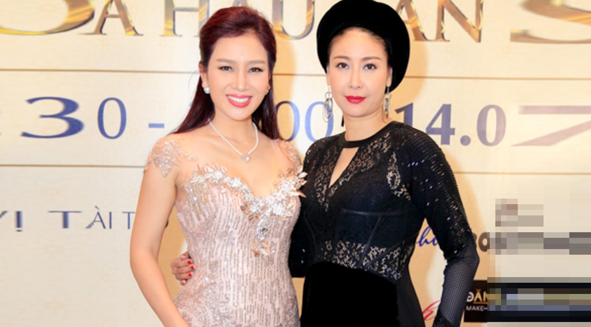 Ha Kieu Anh - Thu Huong trai nguoc phong cach o su kien hinh anh