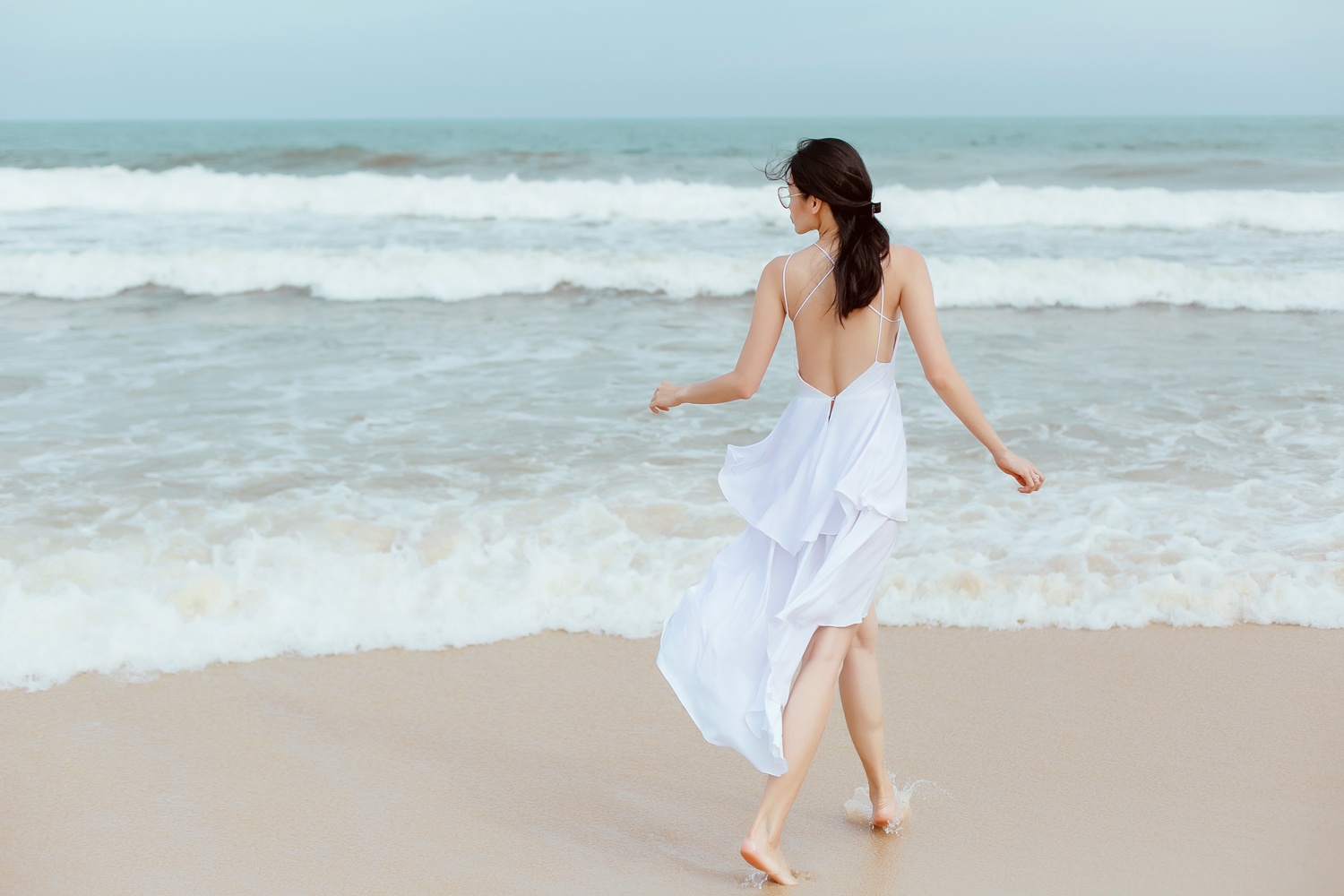 Bien tap vien sanh dieu tu van trang phuc di bien anh 9