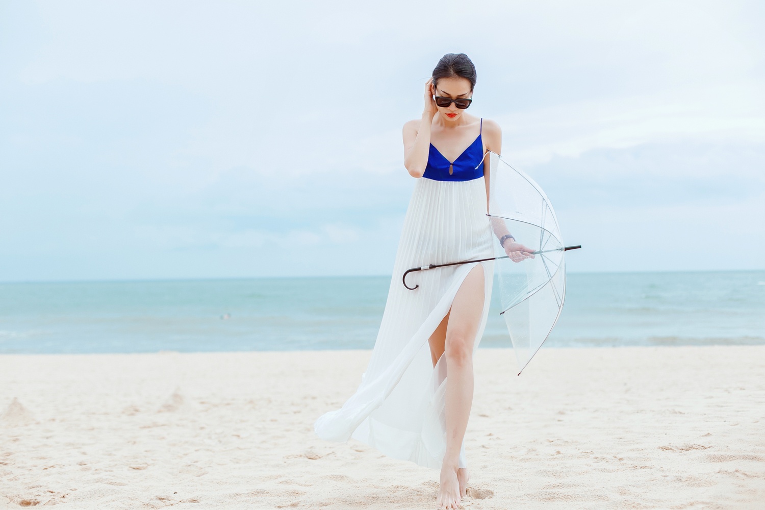 Bien tap vien sanh dieu tu van trang phuc di bien anh 8