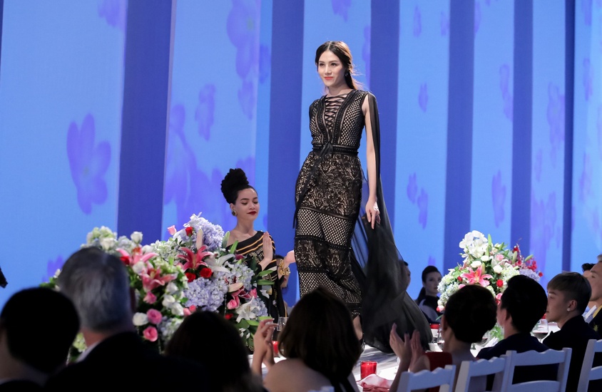 Pham Huong thang tay loai thi sinh doi Lan Khue anh 4