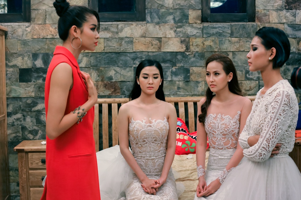 Pham Huong thang tay loai thi sinh doi Lan Khue anh 3