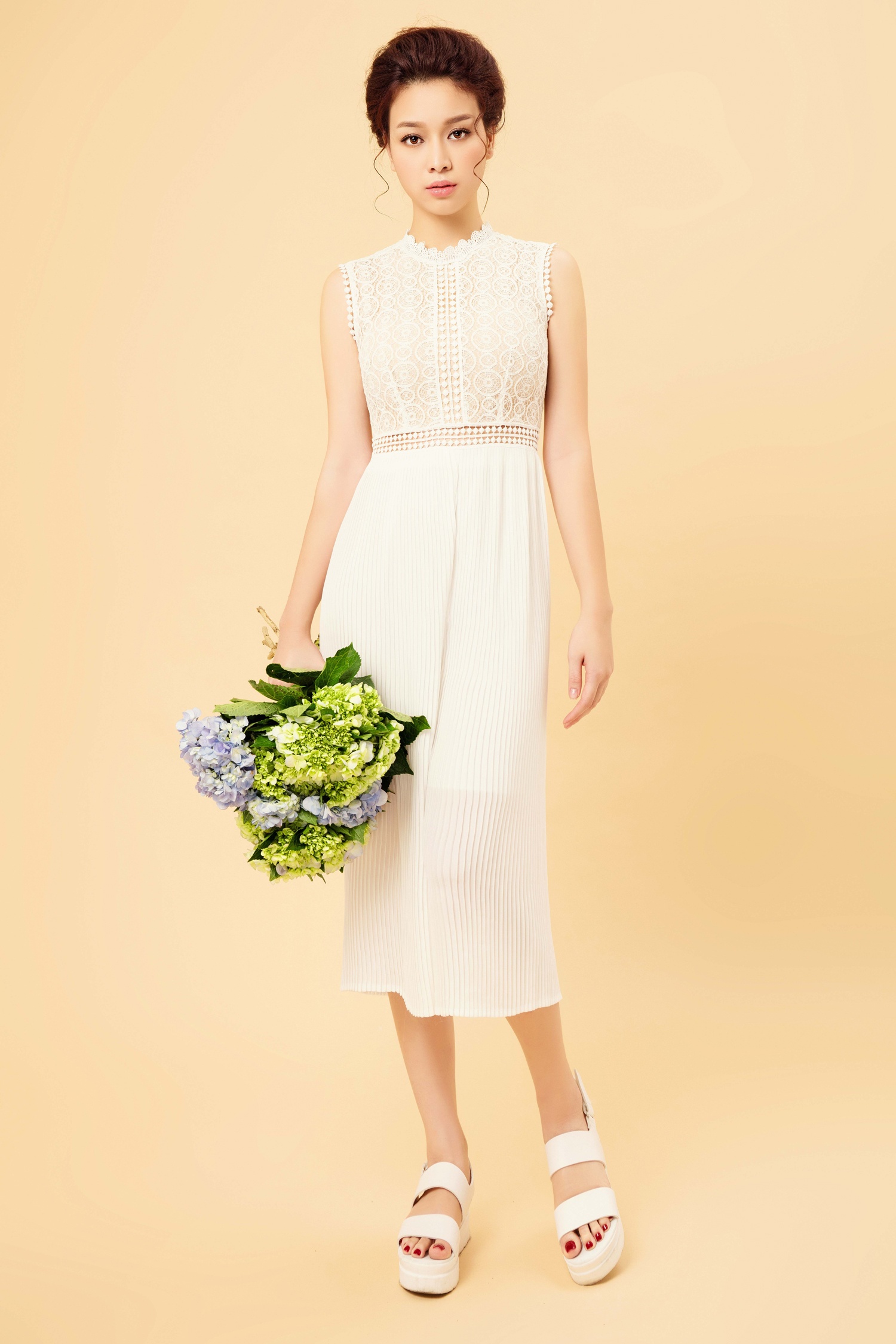 Tung Lan goi y trang phuc sac trang du tiec cuoi tuan anh 2