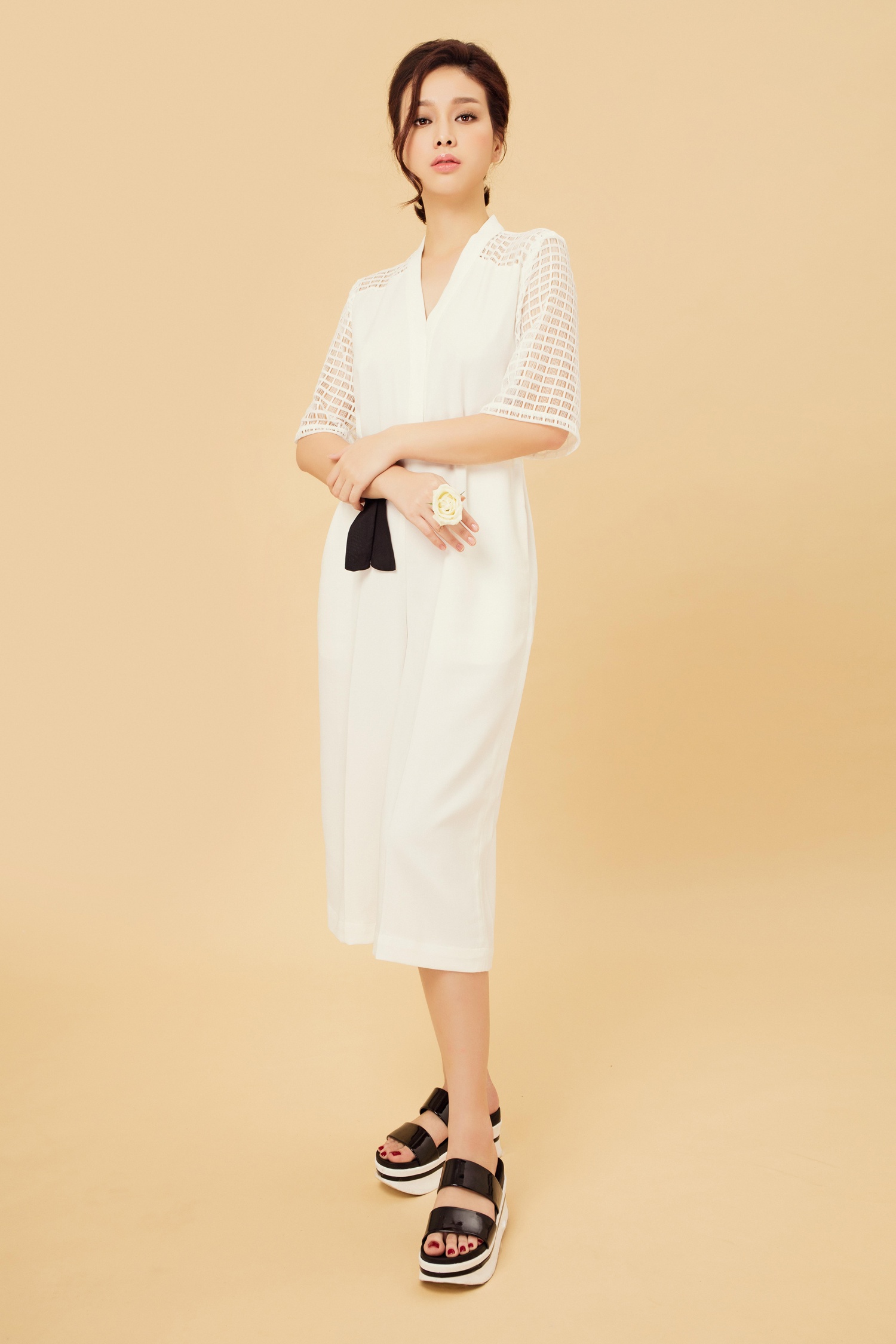 Tung Lan goi y trang phuc sac trang du tiec cuoi tuan anh 6