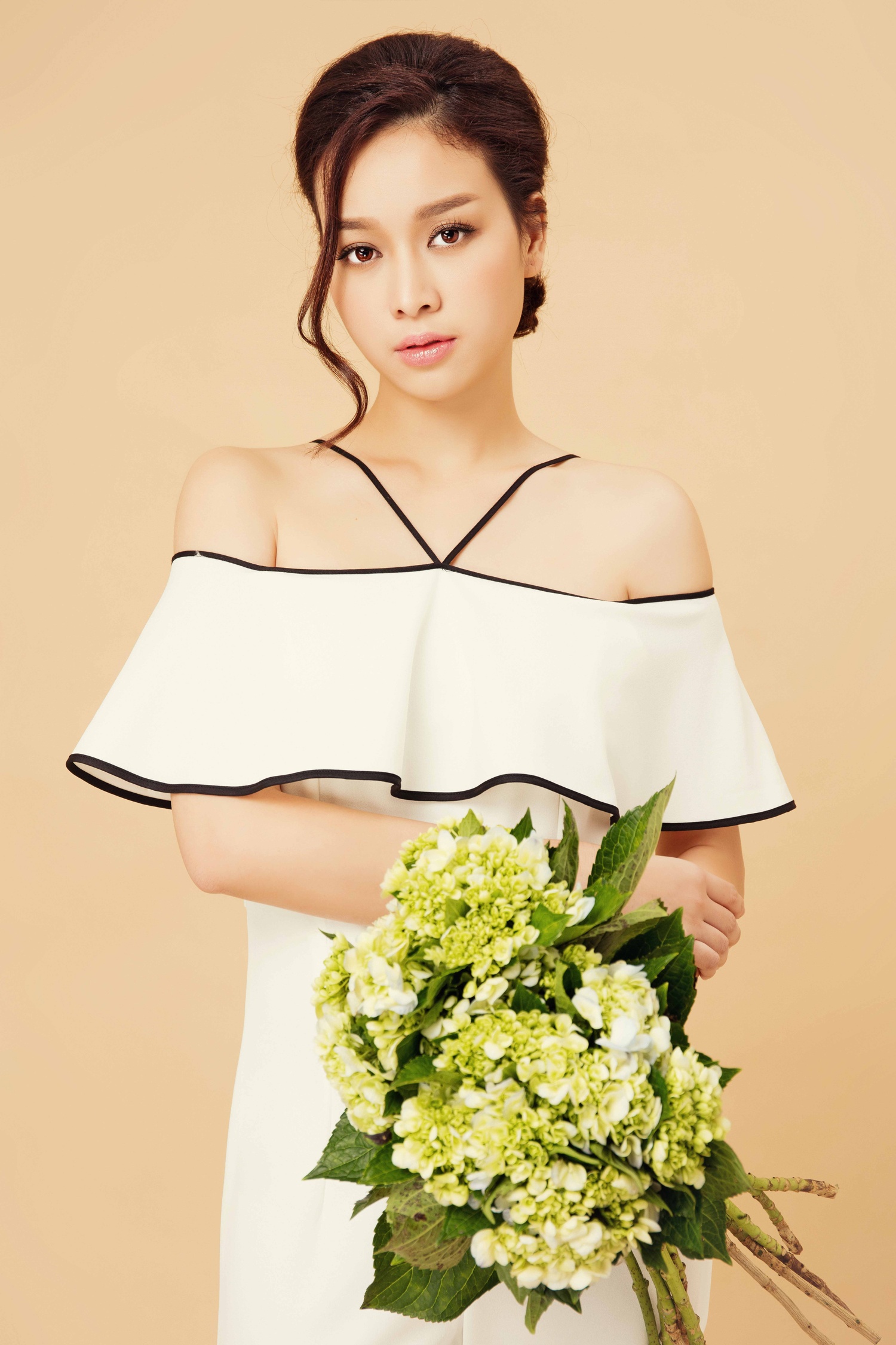 Tung Lan goi y trang phuc sac trang du tiec cuoi tuan anh 8