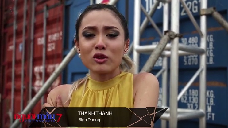 Fung La hoang loang catwalk tren khong trung hinh anh