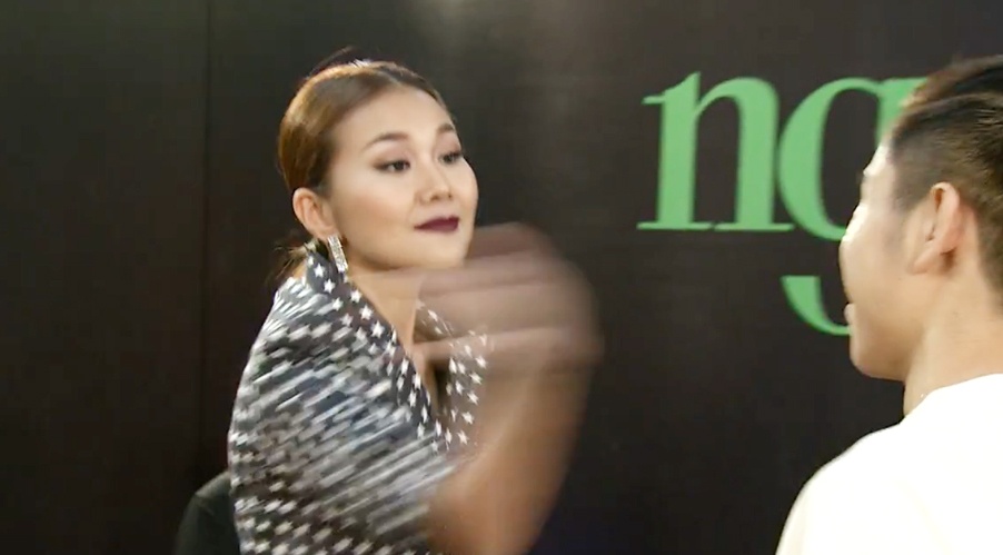 Thanh Hang thang tay tat thi sinh tren song truyen hinh hinh anh
