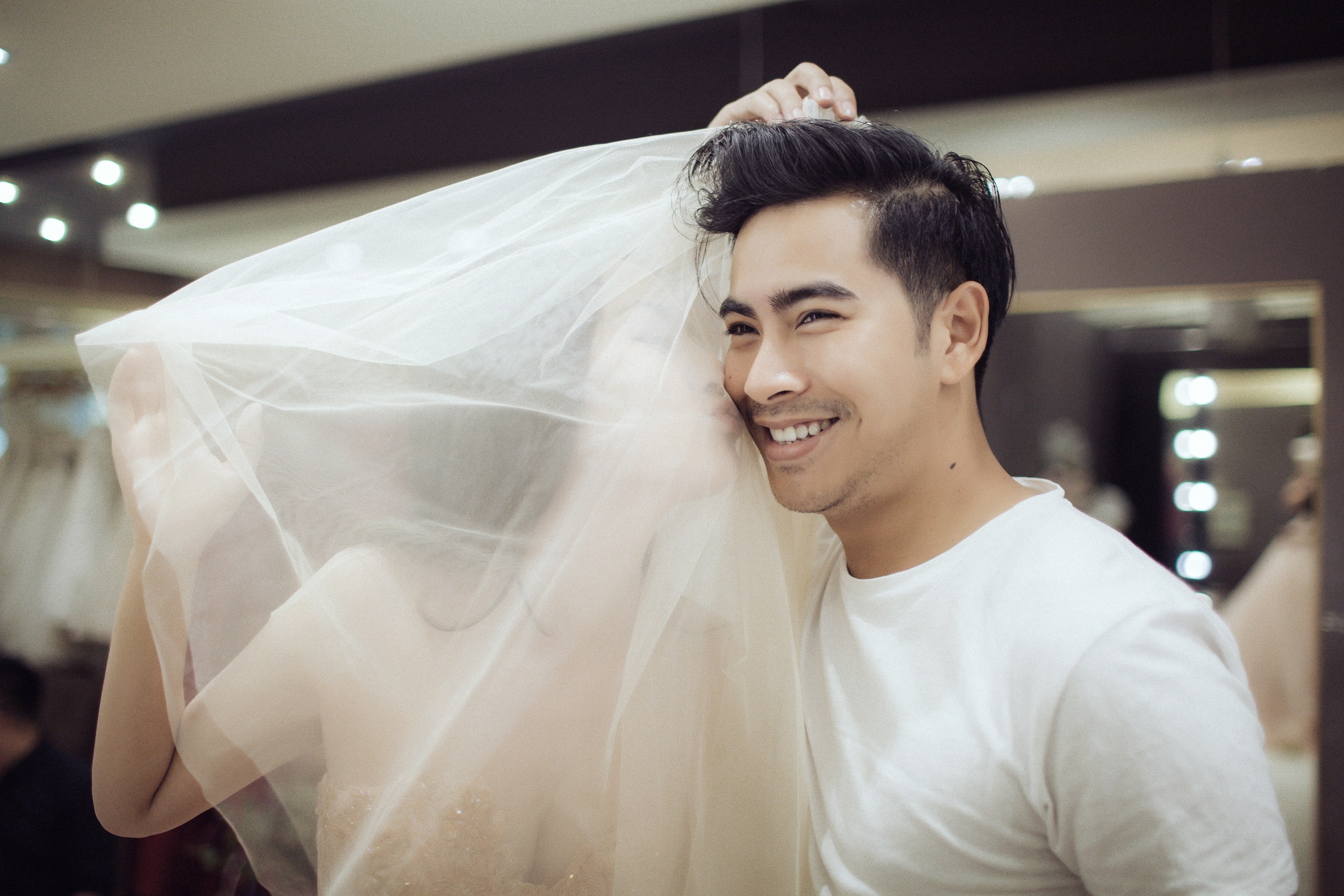 Vo chong Thanh Binh - Ngoc Lan di thu vay cuoi anh 3