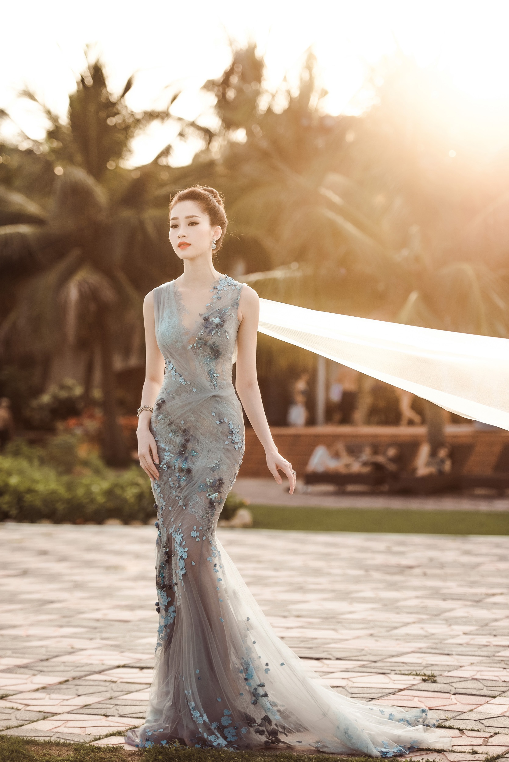 Dang Thu Thao mong manh truoc bien anh 4