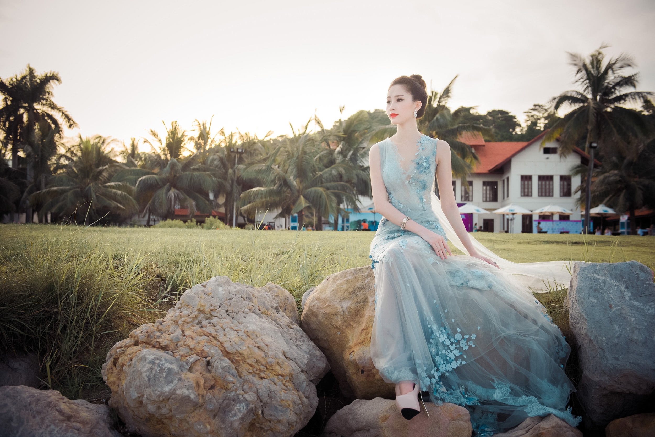 Dang Thu Thao mong manh truoc bien anh 7