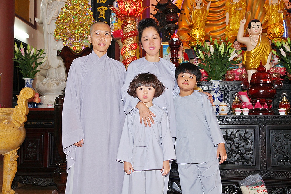 Thuy Nga di lam tu thien cung con gai anh 4