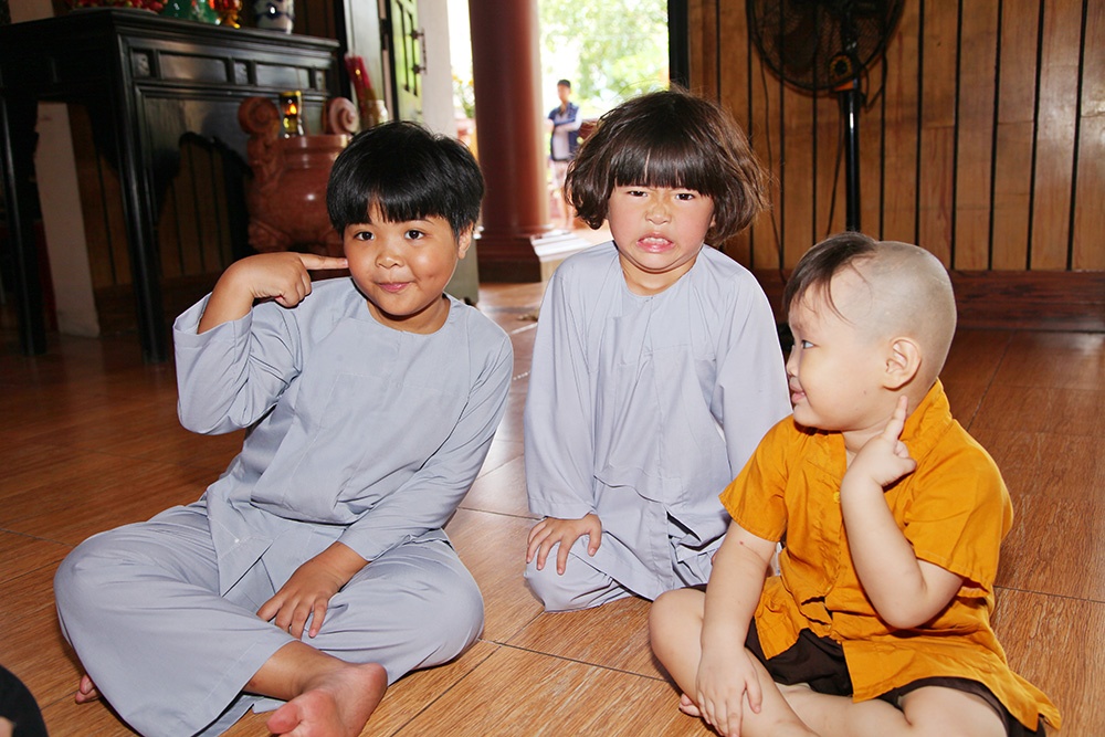 Thuy Nga di lam tu thien cung con gai anh 7