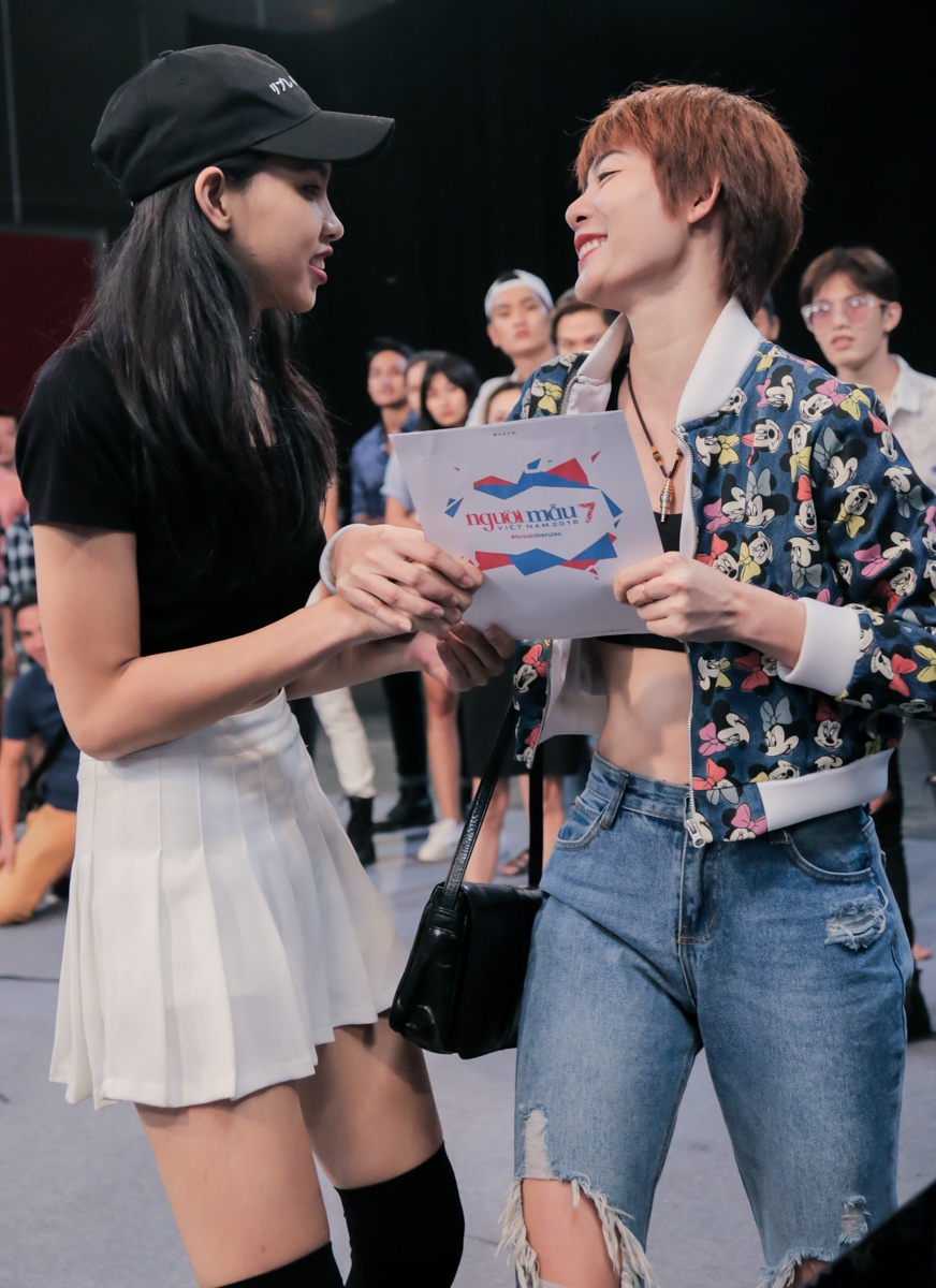 Hot girl cao 1, 55 m la hét vì sợ bị cạo đầu ảnh 3 Hot girl cao 1, 55 m la het vi so bi cao dau anh 3