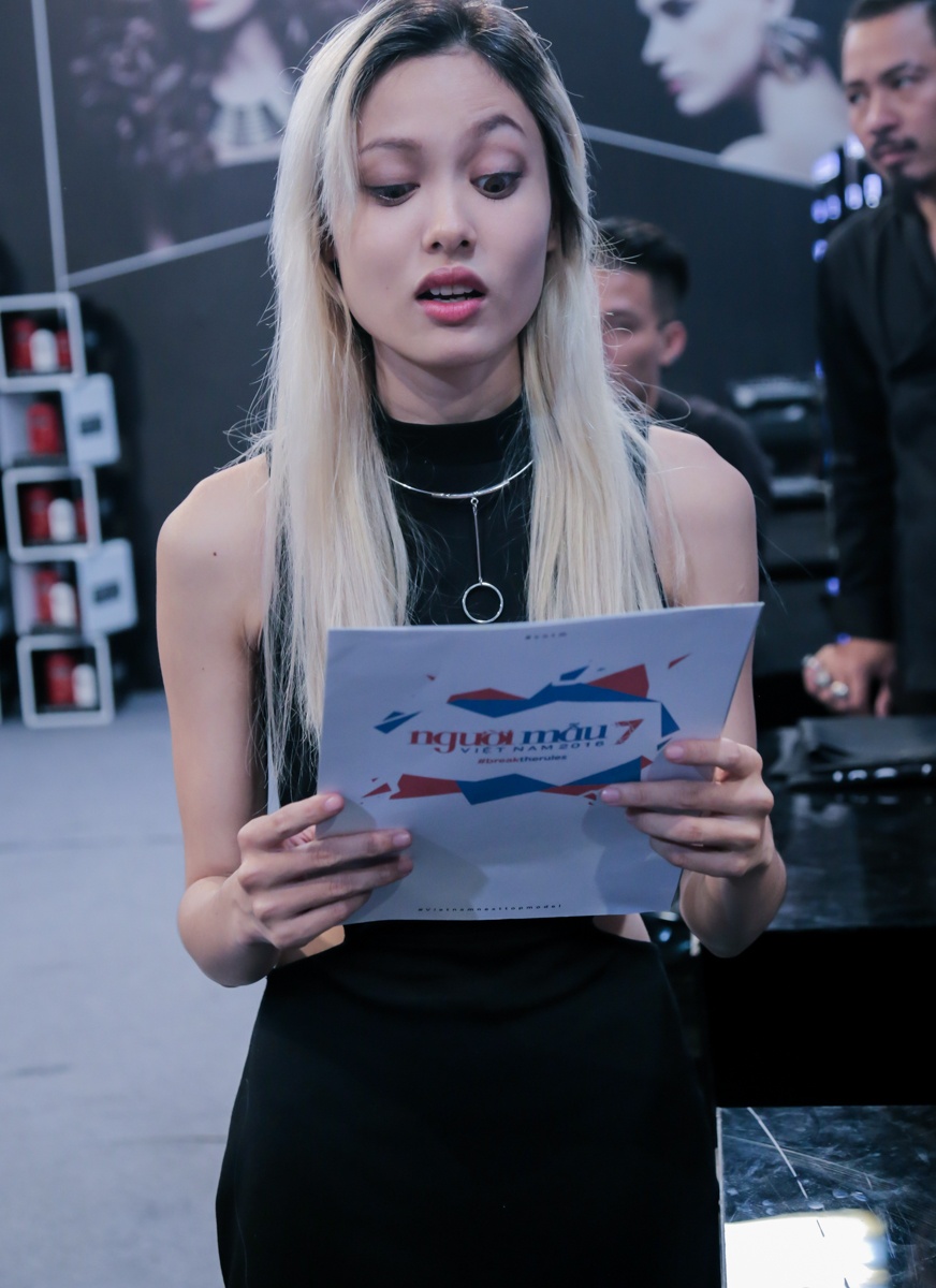 Hot girl cao 1, 55 m la hét vì sợ bị cạo đầu ảnh 4 Hot girl cao 1, 55 m la het vi so bi cao dau anh 4