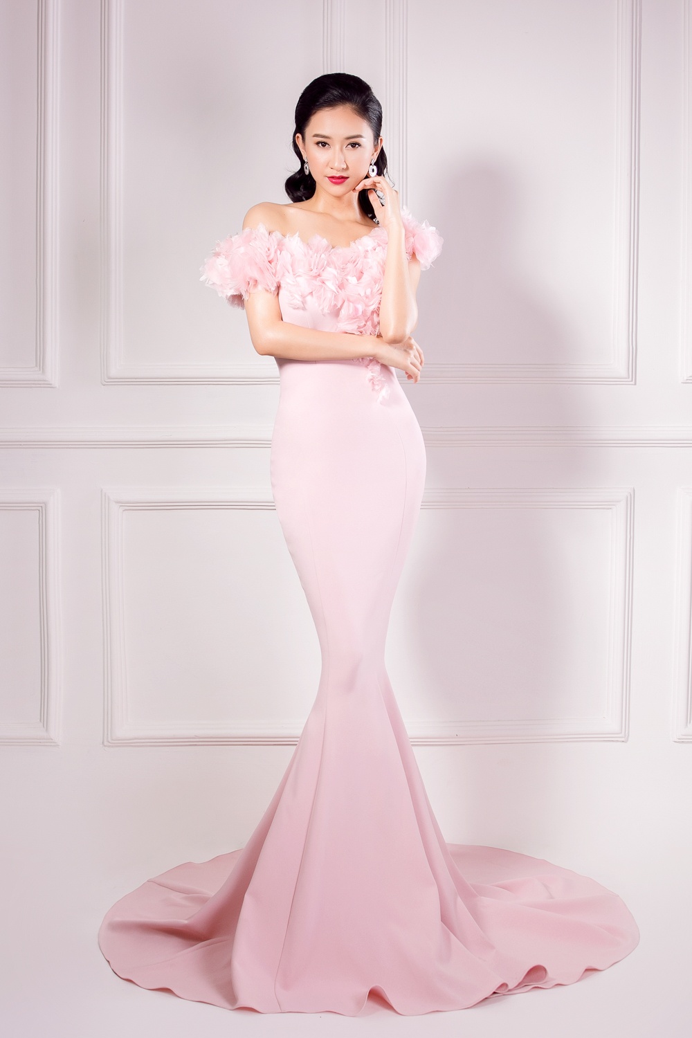 A hau Ha Thu dien dam  da hoi anh 1