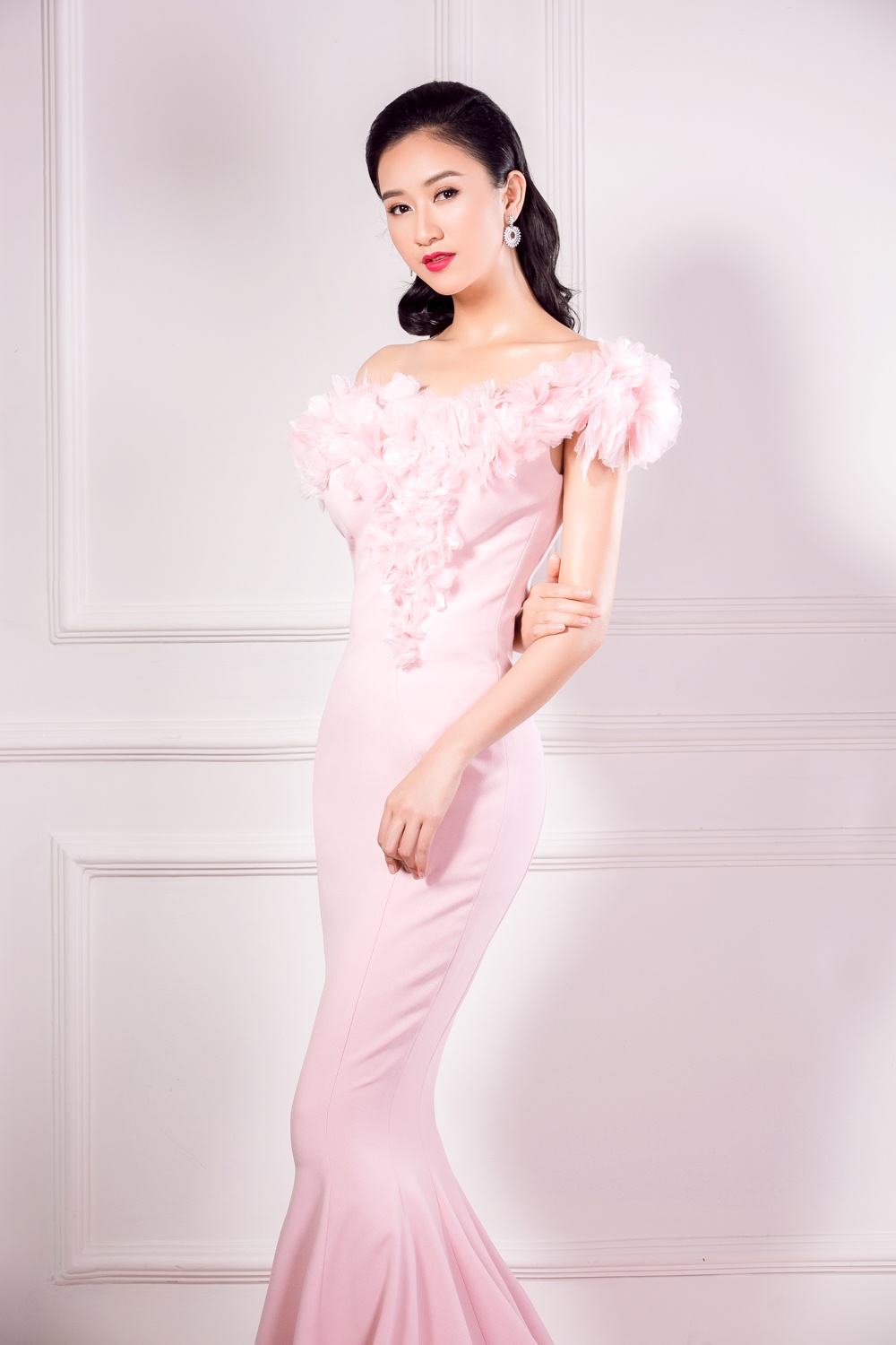 A hau Ha Thu dien dam  da hoi anh 2