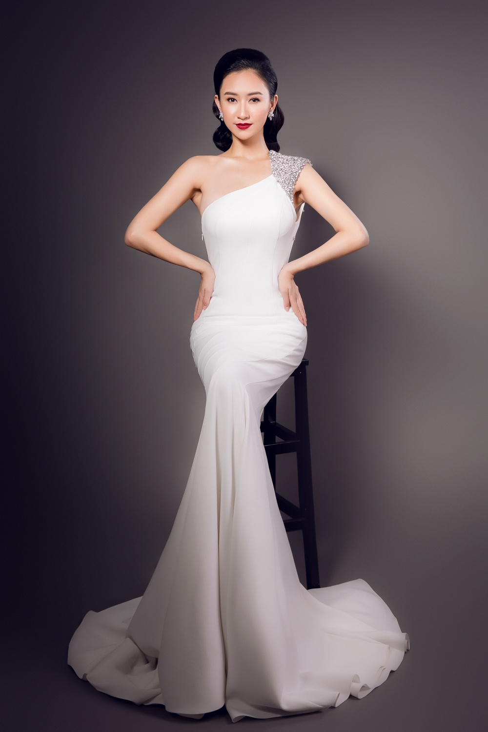 A hau Ha Thu dien dam  da hoi anh 6