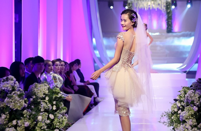 Mai Ngo che Diep Linh Chau catwalk do anh 5