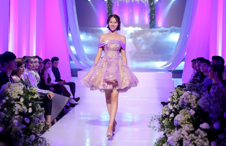 Mai Ngo che Diep Linh Chau catwalk do anh 7