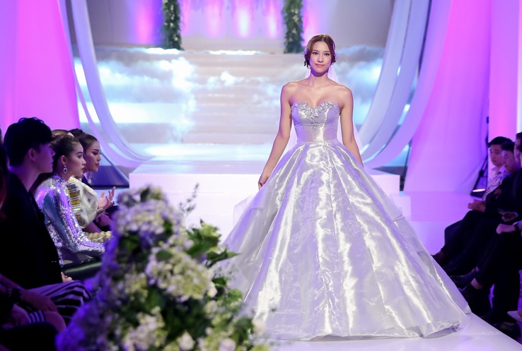 Mai Ngo che Diep Linh Chau catwalk do anh 10