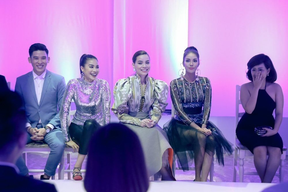 Mai Ngo che Diep Linh Chau catwalk do anh 11