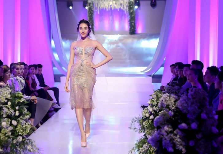 Mai Ngo che Diep Linh Chau catwalk do anh 8