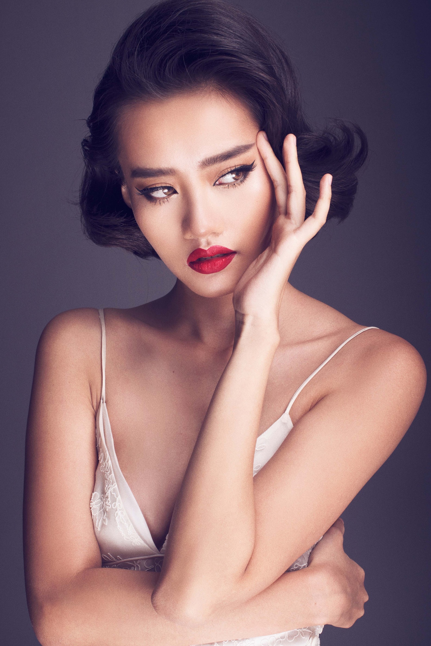 Chien binh bi Pham Huong loai goi cam anh 2