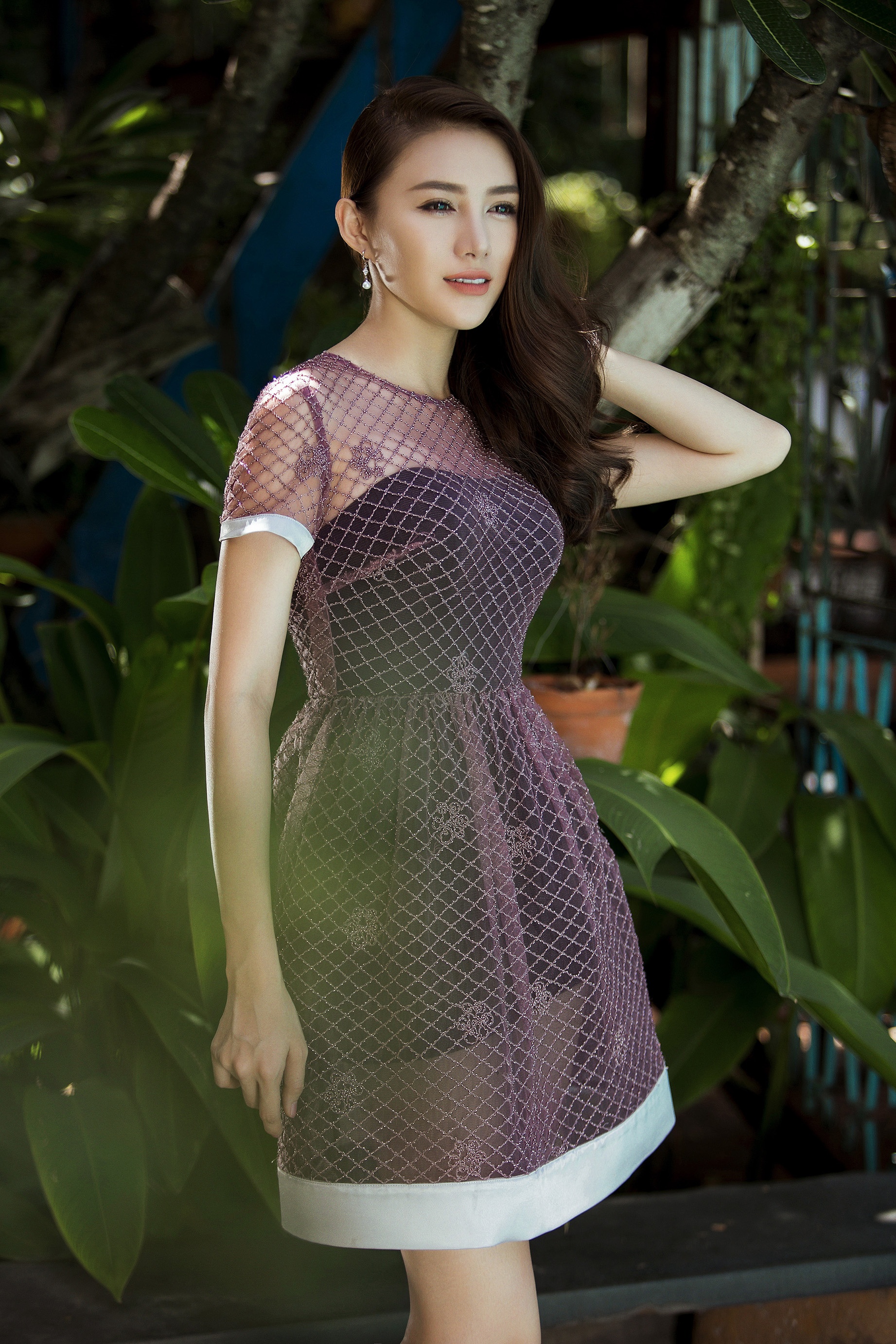 Le Ha khoe duong cong goi cam anh 4