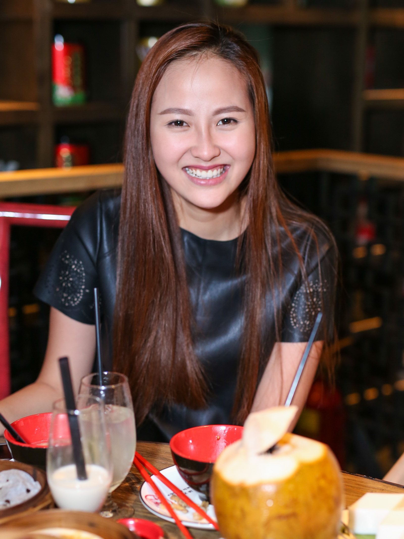 Pham Huong vui ve di an trua cung bon chien binh The Face anh 6