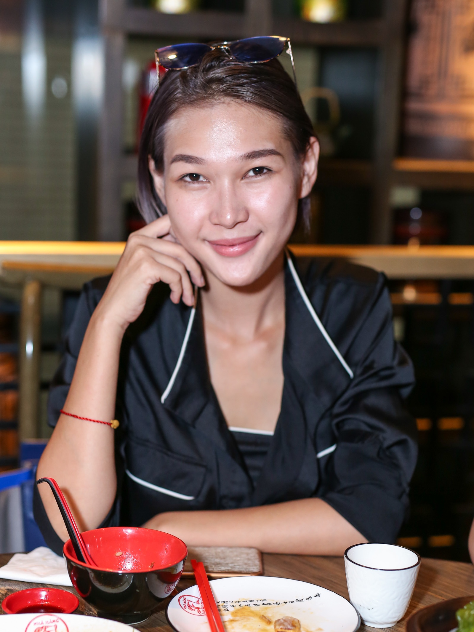 Pham Huong vui ve di an trua cung bon chien binh The Face anh 7