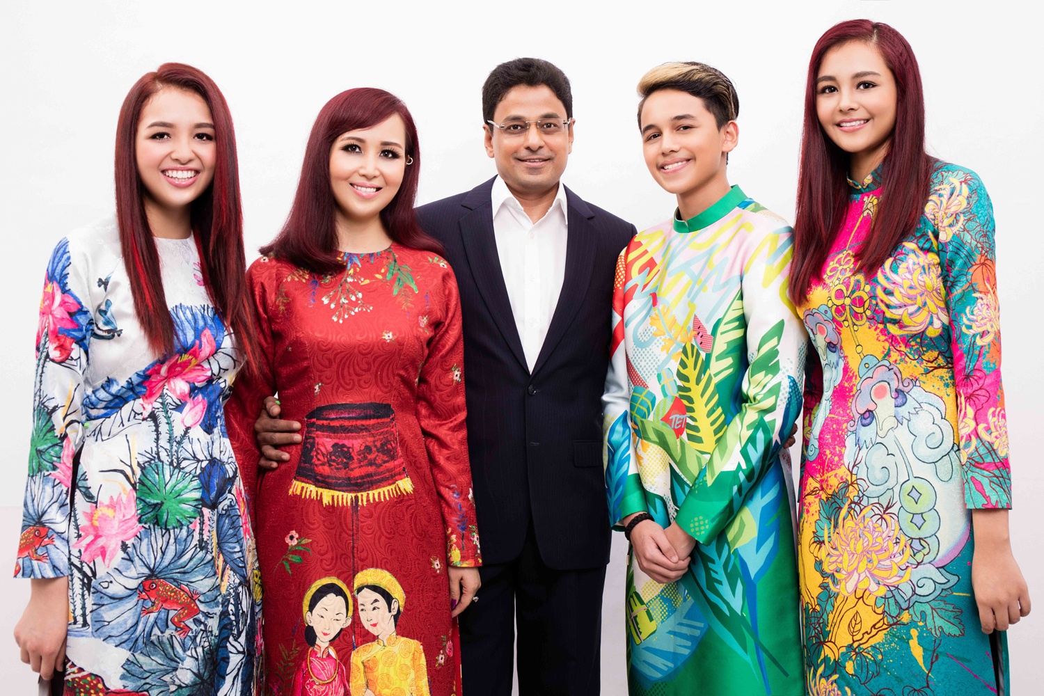 Hoa hau Dieu Hoa khoe anh gia dinh hanh phuc anh 1