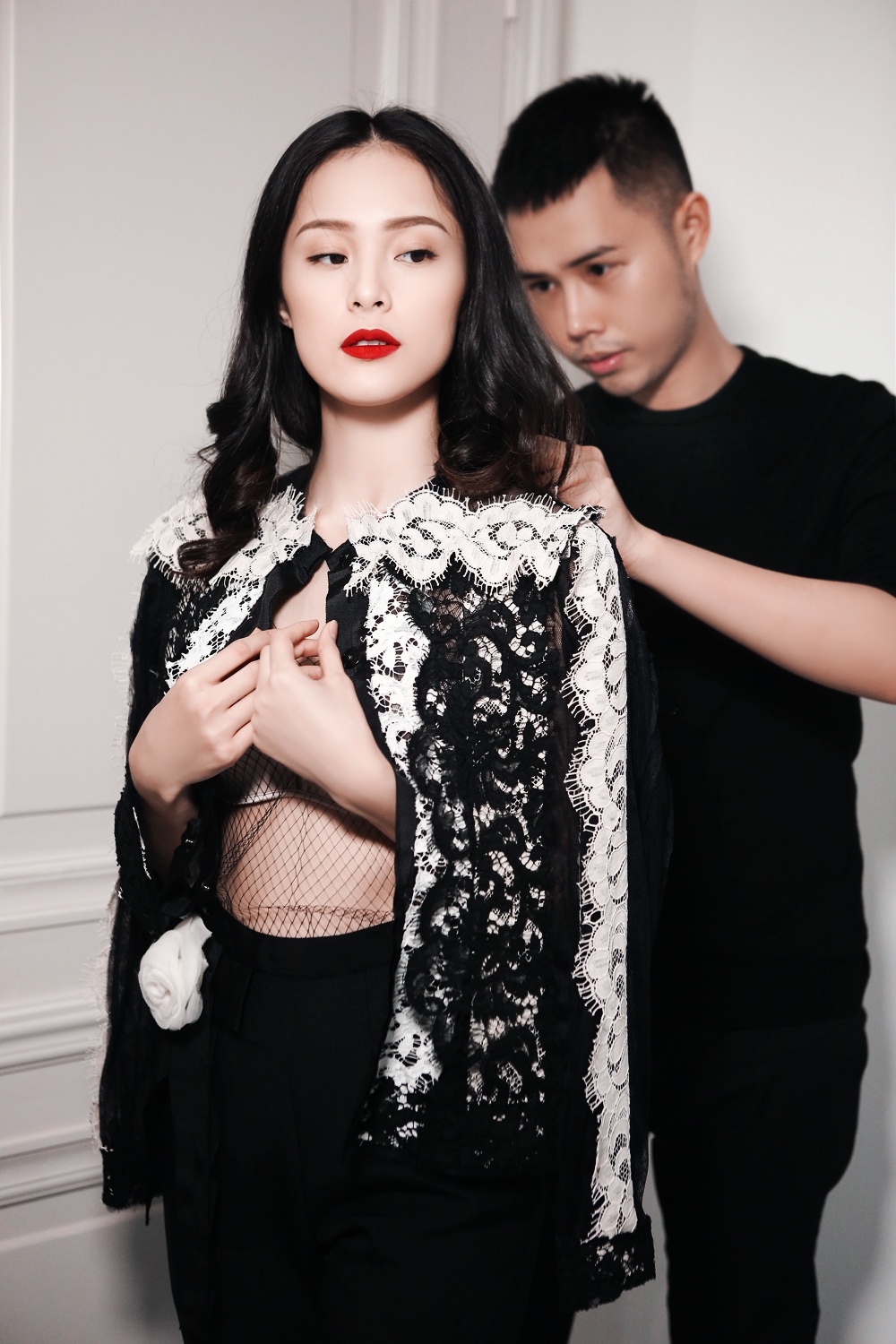 Ban gai Cuong Do La to son do,  dien dam ren quyen ru anh 3