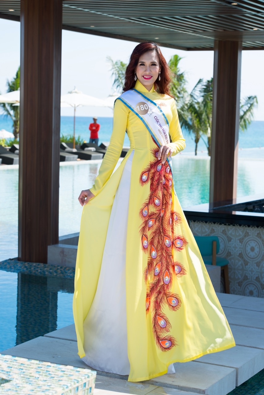 Nguoi dep HH Ban sac Viet dien ao dai duyen dang anh 3