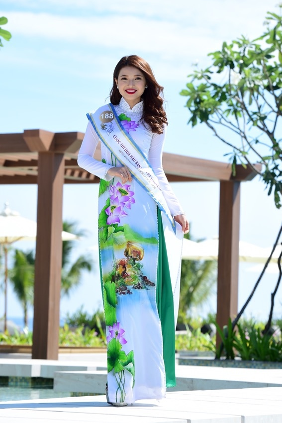 Nguoi dep HH Ban sac Viet dien ao dai duyen dang anh 9