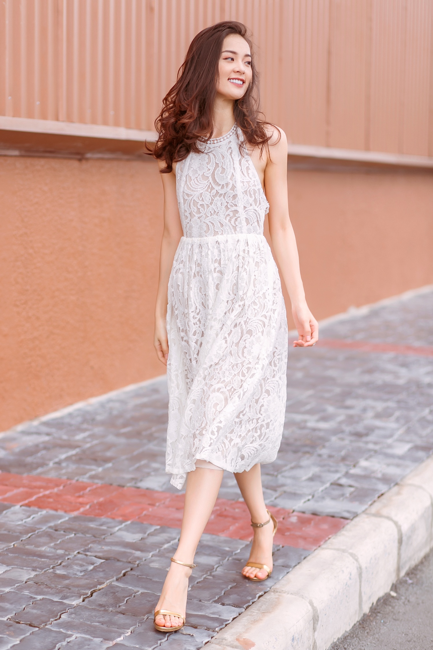 Ha Vi dien ren trang xuong pho anh 5