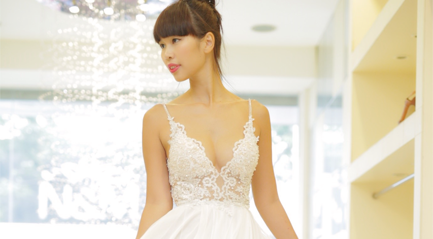 Vay cuoi lua trang ton vong 1 cua Ha Anh hinh anh