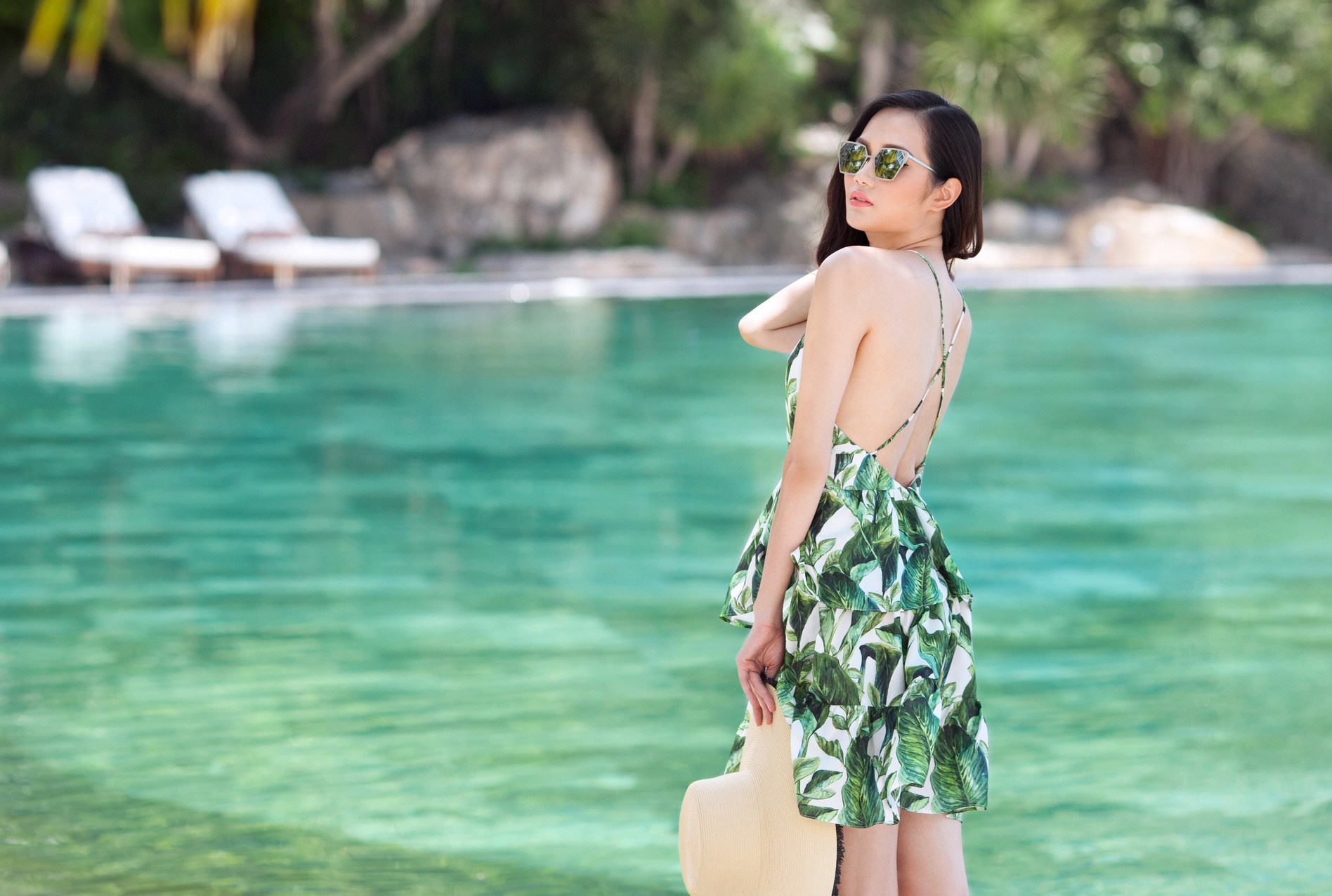 Hoa hau Dong Nam A goi y 9 set do di bien anh 1