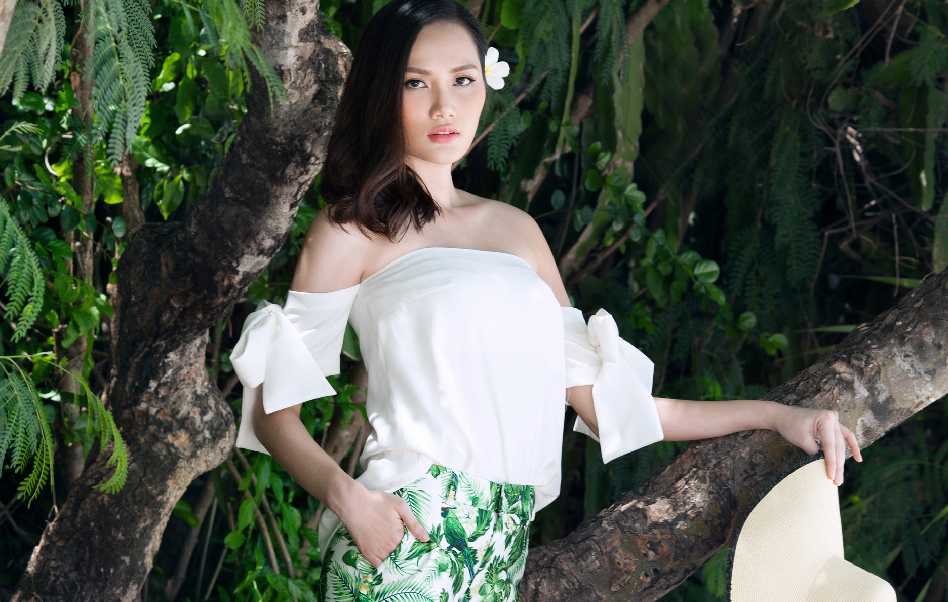 Hoa hau Dong Nam A goi y 9 set do di bien anh 7