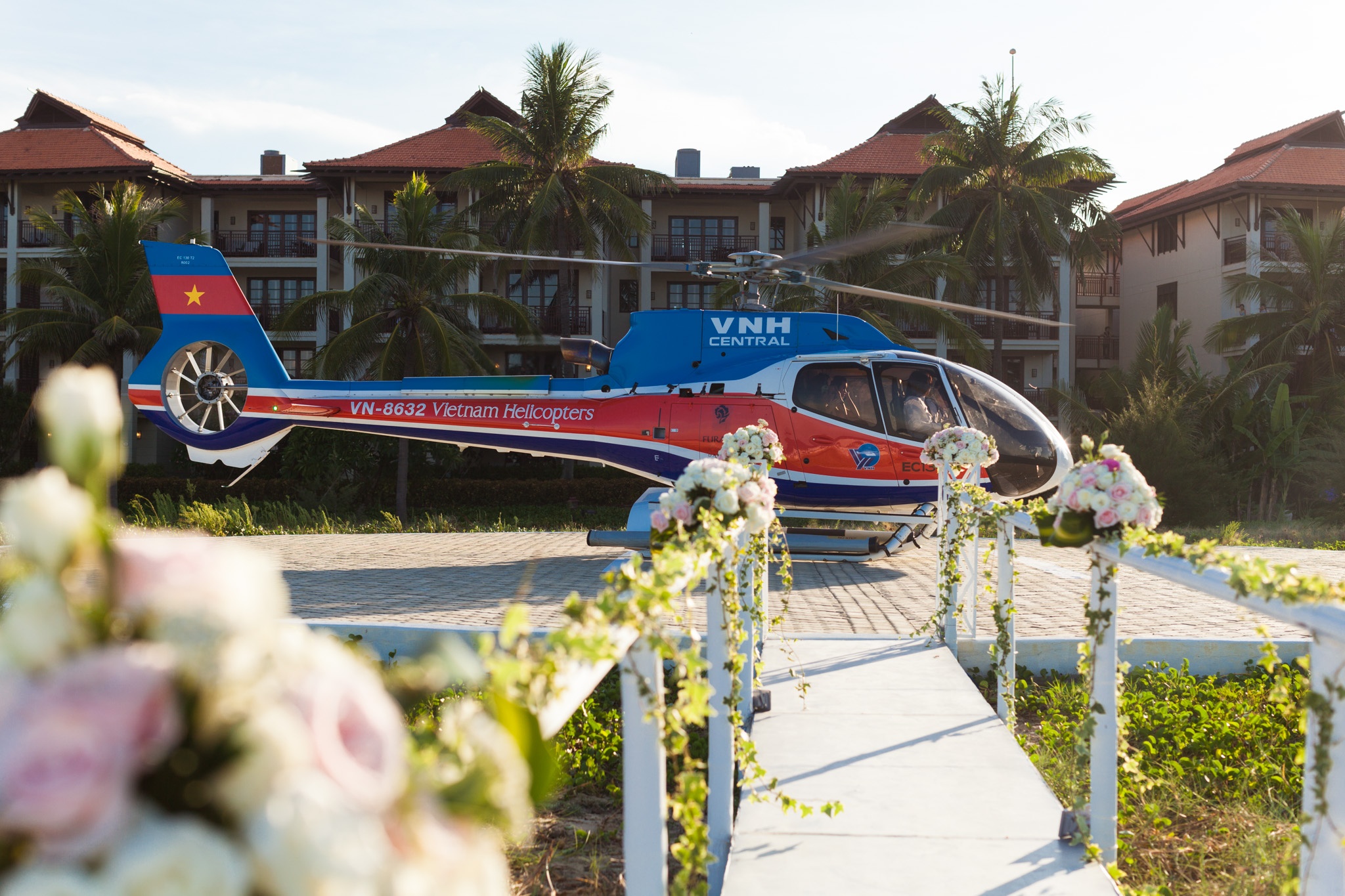 Ong xa Ha Anh ruoc dau bang truc thang anh 2