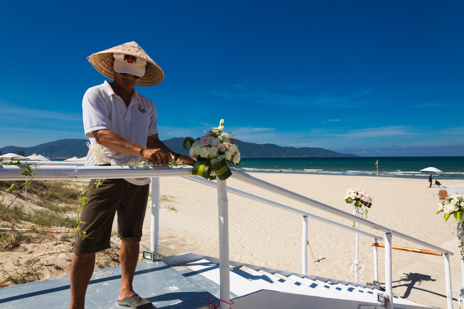 Không gian tiệc cưới trên bãi biển lãng mạn của Hà Anh ảnh 4 Khong gian tiec cuoi tren bai bien lang man cua Ha Anh anh 4